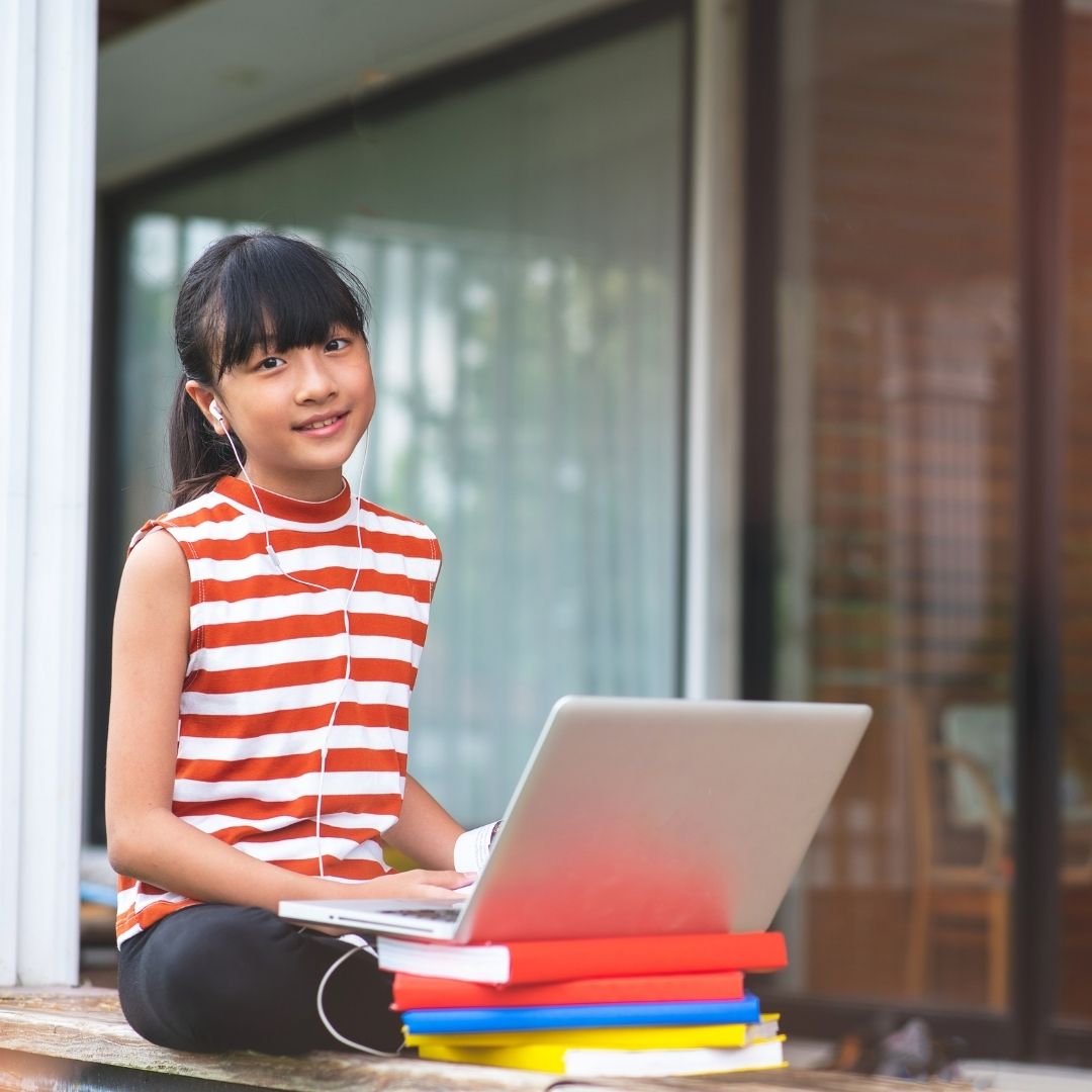 a girl using a laptop